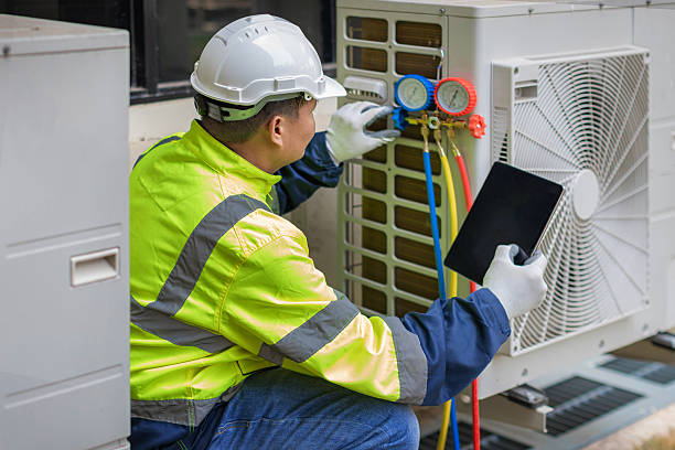 Professional Emergency Hvac Repair technician working in Grandview, TX